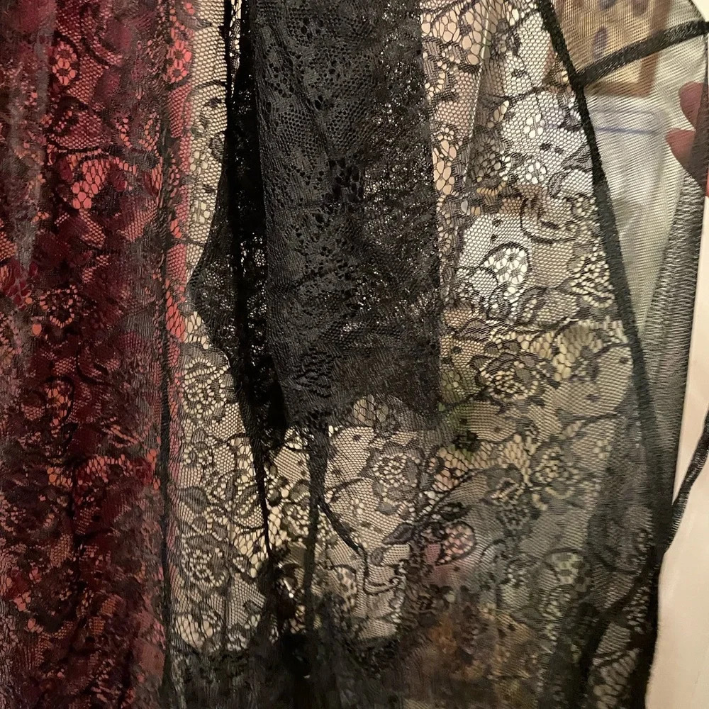 ADORE ME BLACK FLORAL LACE ROBE - Picture 4 of 5